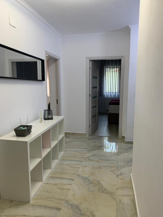 דירות Caransebeş Complex Rezidential Ana מראה חיצוני תמונה
